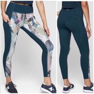 Athleta Oasis Contender 7/8 Tights Tropical Floral Front Leggings Lagoon Teal XS